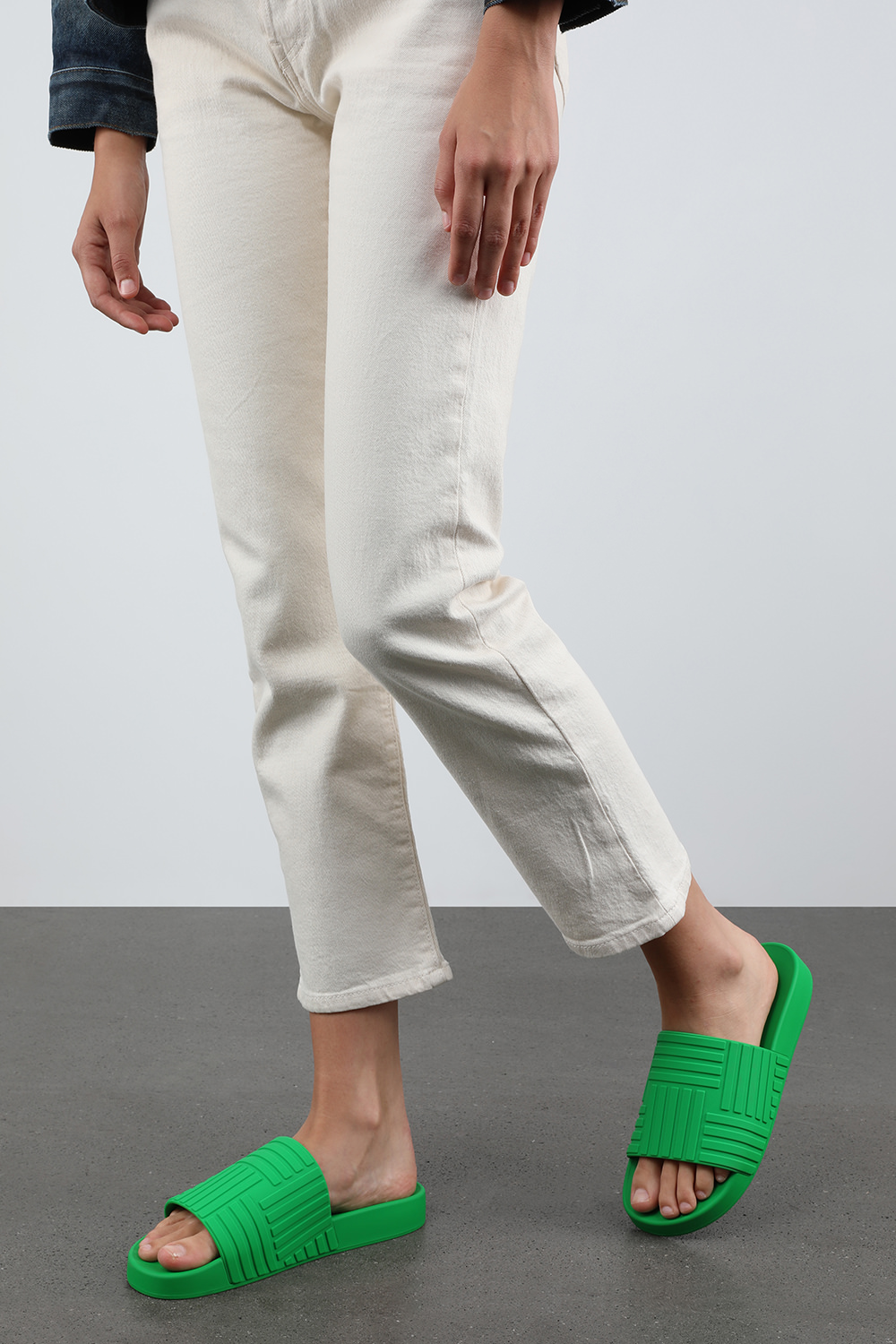 כפכפי סליידס ירוקים מעוצבים